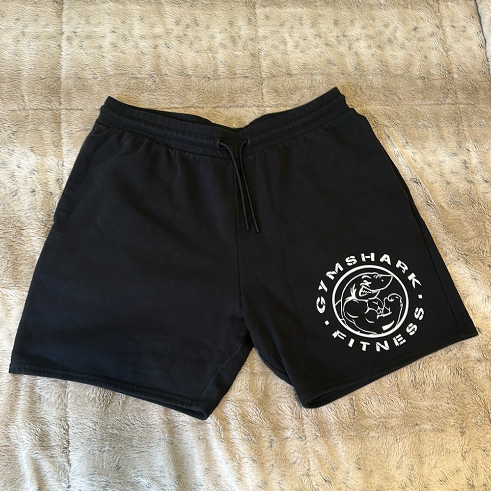 GYMSHARK LEGACY SHORTS 6” INSEAM SIZE S IN BLACK